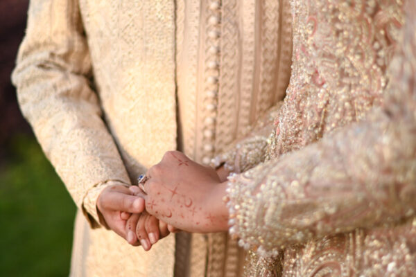 Married-Couple-UAE-1 Married-Couple-UAE-1